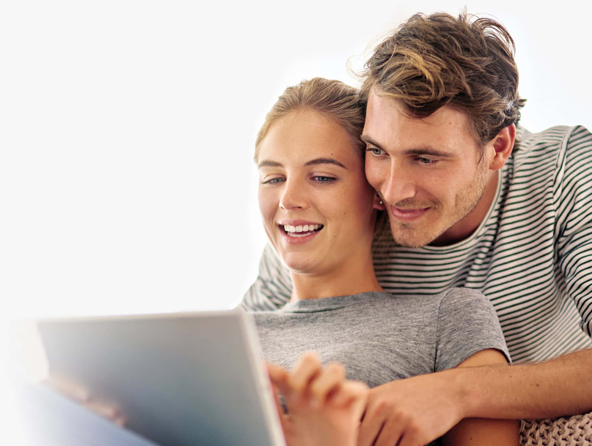 Zwei Menschen im Bett mit einer Vitario Matratze: wer zu zweit schläft, wird am besten gemeinsam vermessen