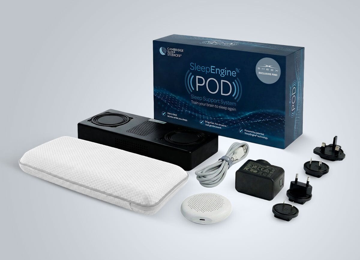 Lieferumfang des SleepEngine POD mit Klangmodul, Steuereinheit, USB-C-Kabel, Netzteil mit Reiseadaptern und Verpackung